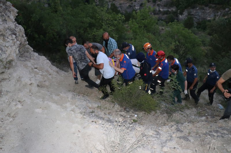 Kanyonda dengesini kaybetti,  20 metre yükseklikten düştü… YARALANDI - 1