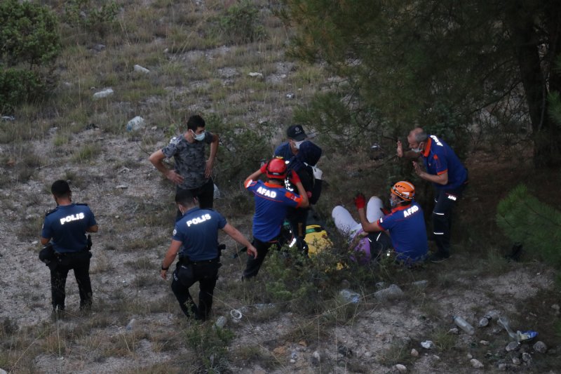 Kanyonda dengesini kaybetti,  20 metre yükseklikten düştü… YARALANDI - 3