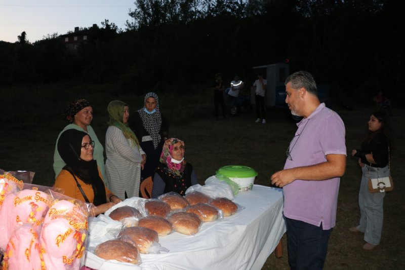 Köylüler açık hava sinemasında eğlendi - 4