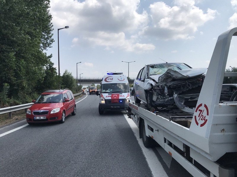 OTOMOBİL AKARYAKIT TANKERİNE ÇARPTI: 2 YARALI - 1