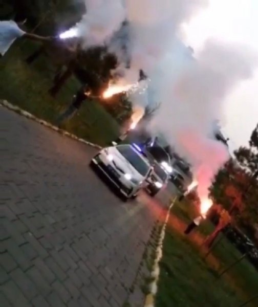 Polis araçları gelin arabasına eskortluk yaptı - 3