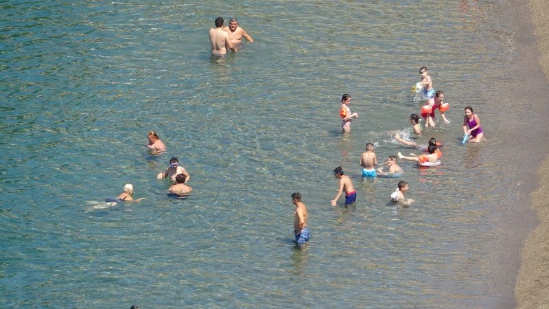SICAKLIK 32 DERECE; VATANDAŞ PLAJDA… - 2