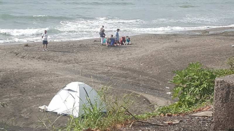 BOĞULMA TEHLİKESİ GEÇİREN KADINI CAN KURTARAN KURTARDI - 1