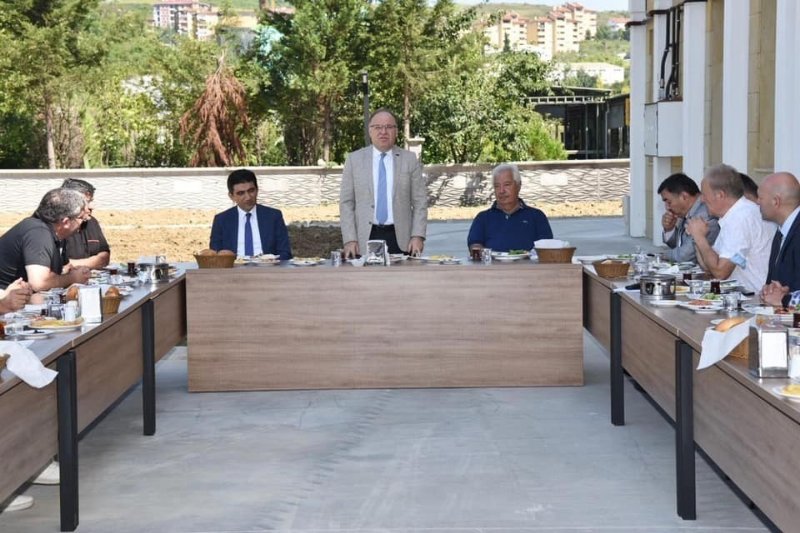Vali Tutulmaz, sanayici ve iş insanlarıyla bir araya geldi - 5