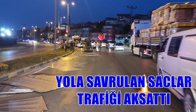 YOLA SAVRULAN SACLAR TRAFİĞİ AKSATTI