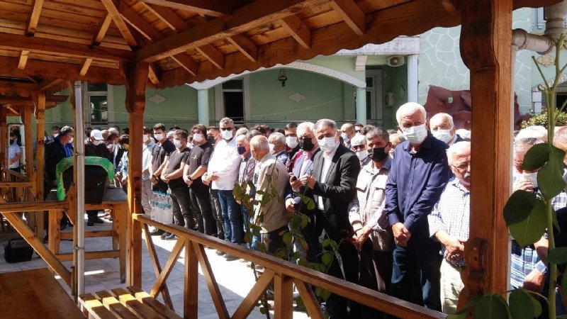 Eski belediye başkanı son yolculuğuna uğurlandı - 1