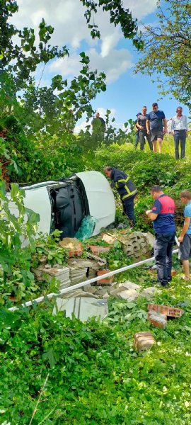 İstinat duvarına çarptı, çalılıklara uçtu… - 1