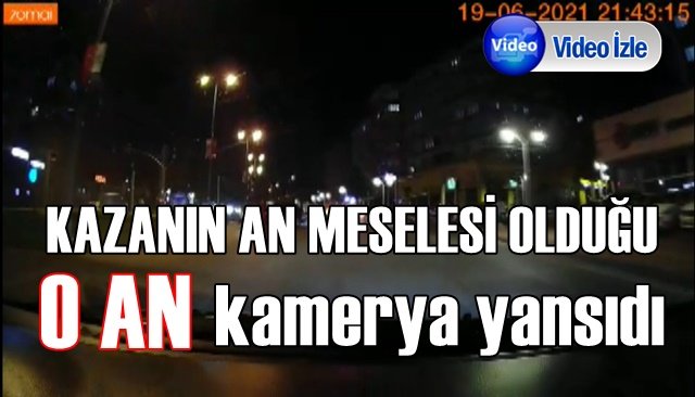 MOTOSİKLET SÜRÜCÜSÜ SON ANDA DİREKSİYONU KIRIYOR...