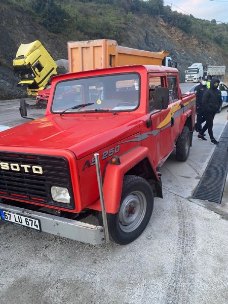 OSB yolunda kaza: 2 kişi yaralandı - 3