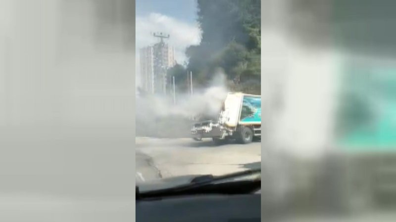 SEYİR HALİNDEKİ ÇÖP KAMYONU YANDI - 4