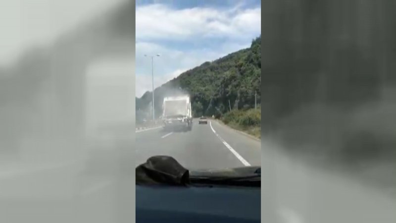 SEYİR HALİNDEKİ ÇÖP KAMYONU YANDI - 6