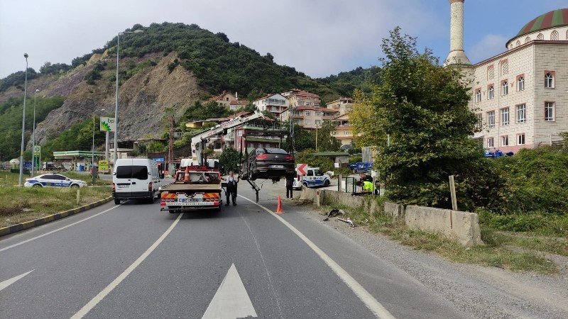 ŞİDDETLE ÇARPTI, BURNU BİLE KANAMADAN KURTULDU! - 2