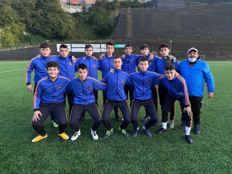 Amatör maçta 8 kırmızı kart - 2