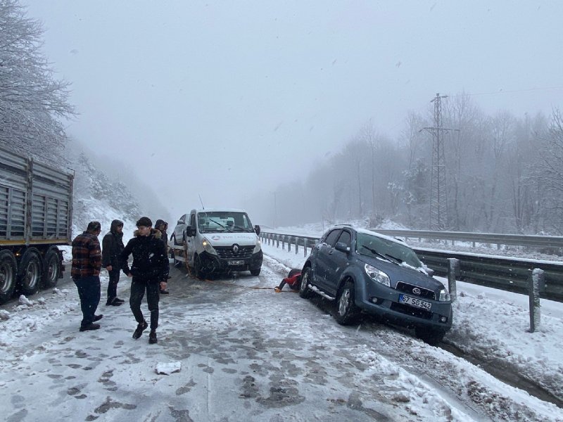 ARAÇLAR YOLDA KALDI... YOL UZUN ARAÇLARA KAPATILDI - 4