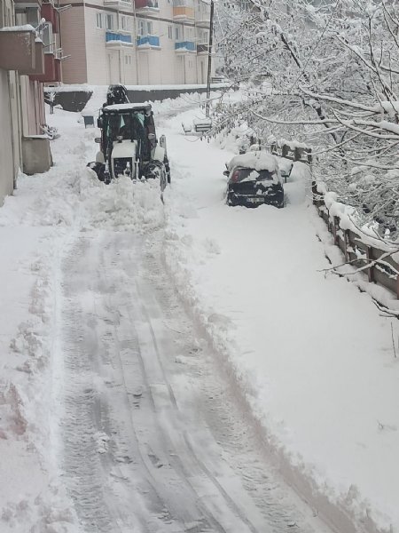 Belediye Başkanı´ndan rica: ‘Zorunlu olmadıkça araç ile trafiğe çıkmayınız’ - 1