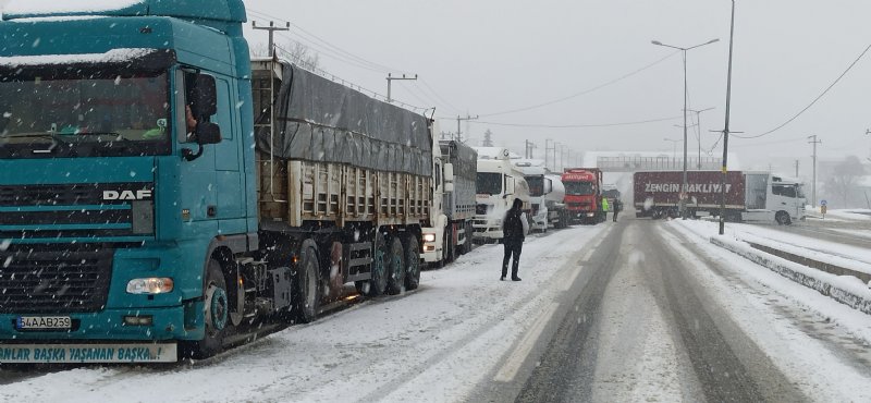  Bolu Dağı Düzce kesimi ağır tonajlı araçlara kapatıldı - 3