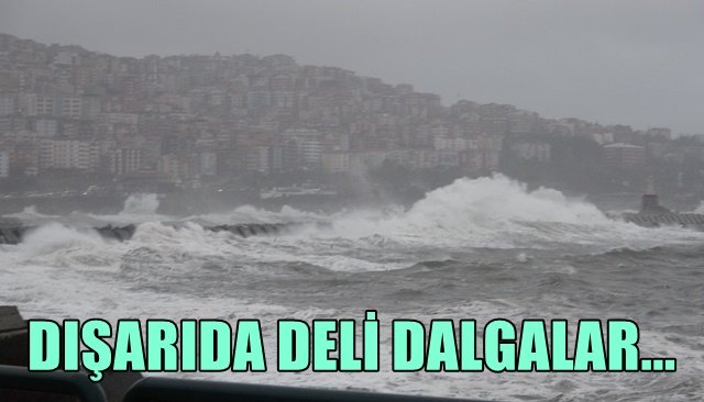 Dalgalar mendireği aştı, tekneler limana sığındı