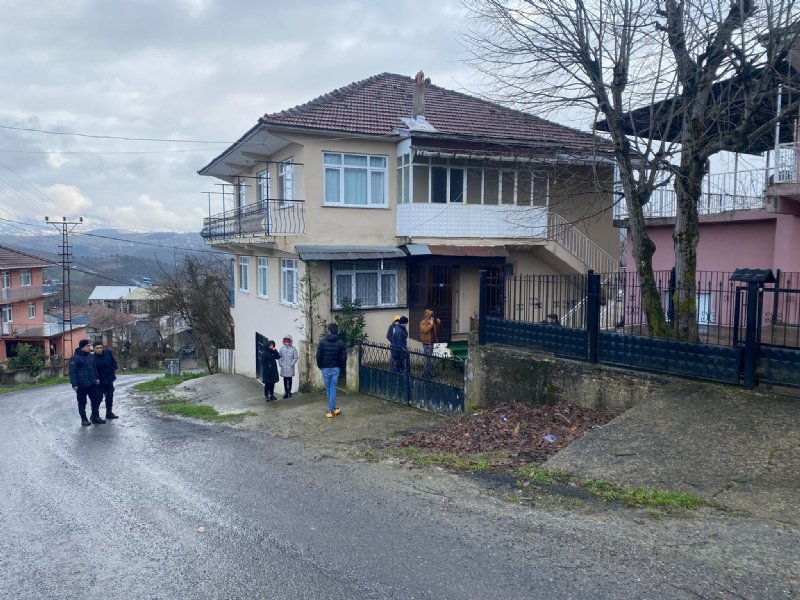 Girdikleri evden ziynet eşyalarını çaldılar - 1