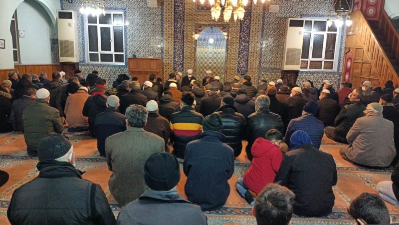 HATİP CAMİSİ’NDE 500 KİŞİ SAF TUTTU - 3