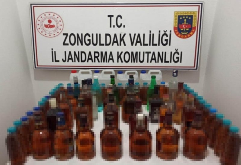 Jandarma 70 litre sahte içki ele geçirdi - 3