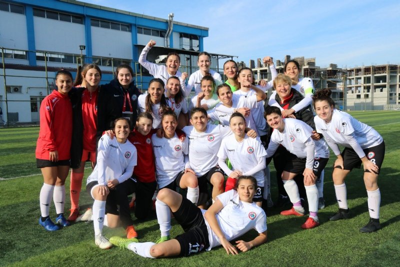 KADIN FUTBOLCULAR BU SEZON İLK KEZ EREĞLİ’DE SAHAYA ÇIKIYOR - 1