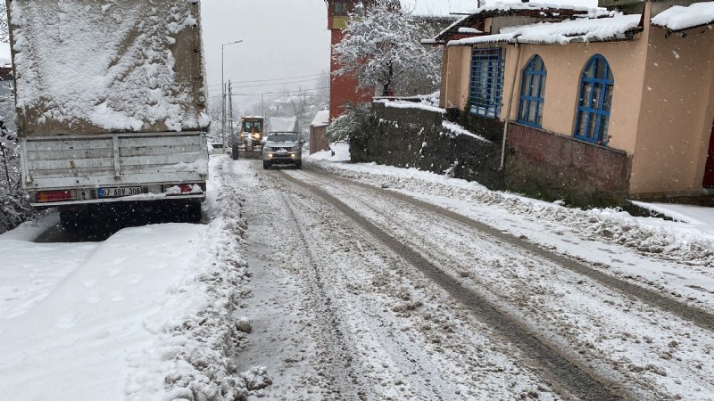 KAR YAĞIŞI BAŞLADI  YÜKSEKLER BEYAZA BÜRÜNDÜ - 3