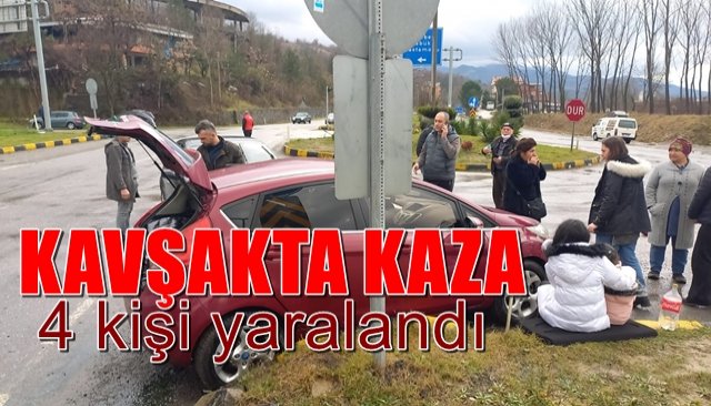 KAVŞAKTA KAZA!  4 yaralı