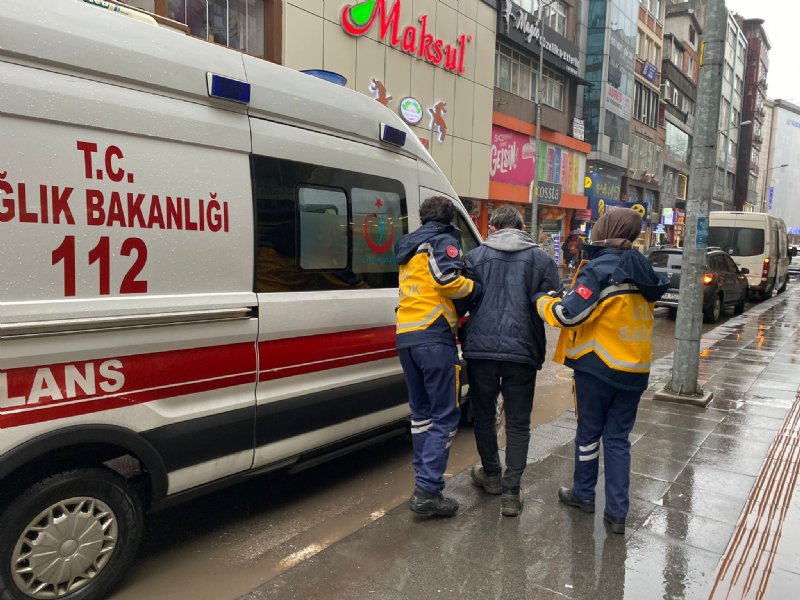 MERDİVENDEN DÜŞEREK YARALANDI - 1