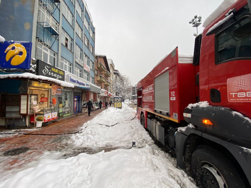 Metruk binada çıkan yangın ekipleri harekete geçirdi - 3