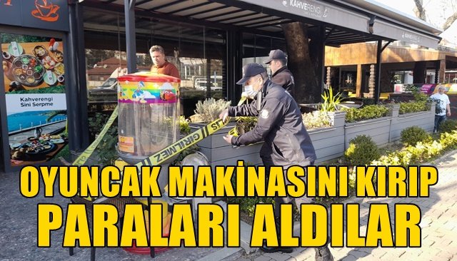 Oyuncak makinasını kırıp bozuk paraları çaldılar