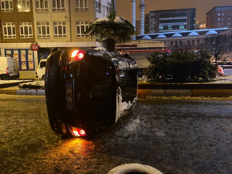 Refüje çarpan jip ters döndü - 2