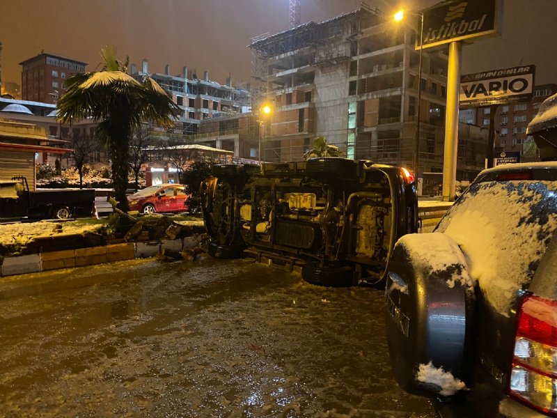 Refüje çarpan jip ters döndü - 3