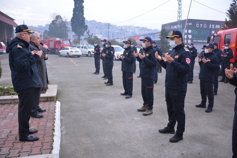 Şehit itfaiyeciler için dua ettiler - 4