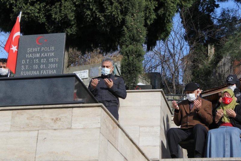 ŞEHİT POLİS MEZARI BAŞINDA ANILDI - 3