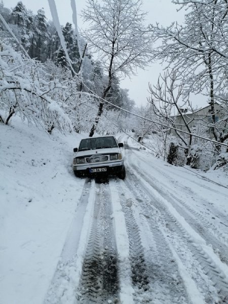 Telefon direği devrildi.. Araç su kanalına düştü... - 1