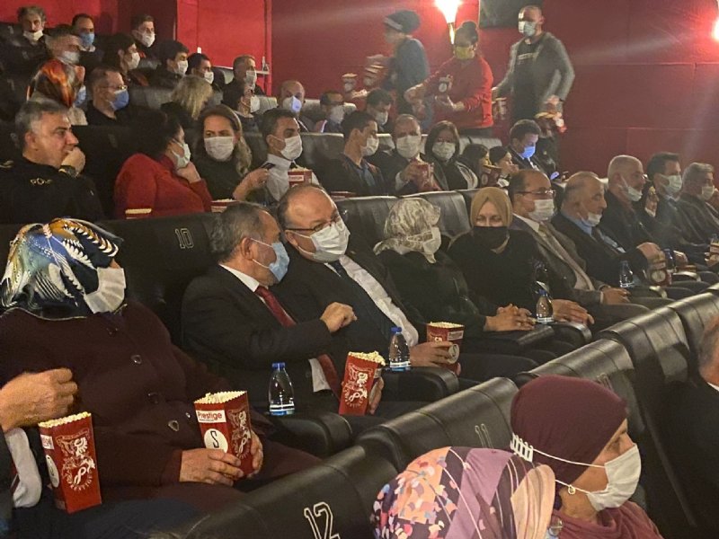  Vali Tutulmaz ve protokol ´İyi ki Varsın Eren´ filmini izledi - 3