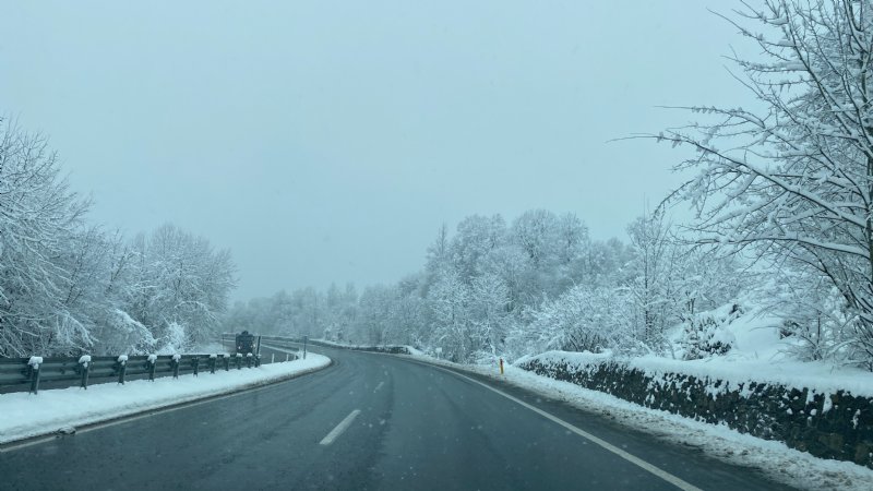 ZONGULDAK-EREĞLİ YOLUNDA KAR VE SİS ETKİLİ OLUYOR - 3