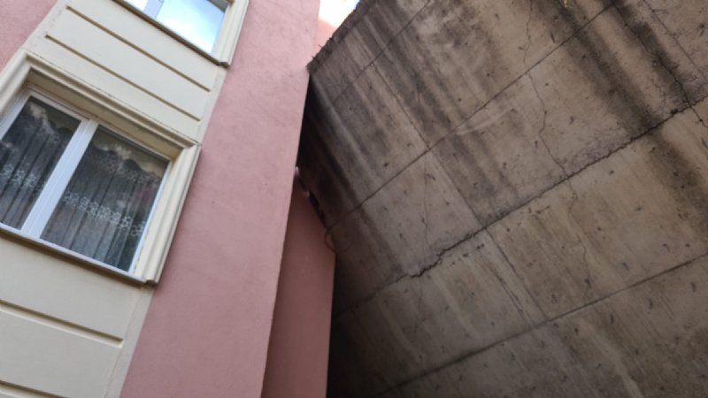 ALAPLI’DA İSTİNAT DUVARI ÇÖKTÜ; 20 DAİRE TAHLİYE EDİLDİ - 3