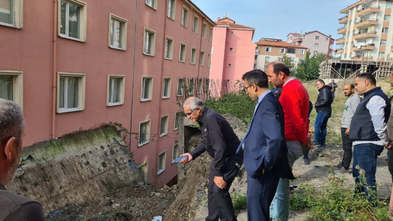 ALAPLI’DA İSTİNAT DUVARI ÇÖKTÜ; 20 DAİRE TAHLİYE EDİLDİ - 5