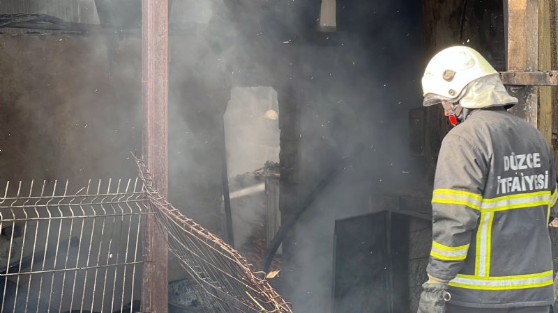 Fabrikanın yağ kazanında yangın çıktı… 4 SAATTE SÖNDÜRÜLDÜ  - 4