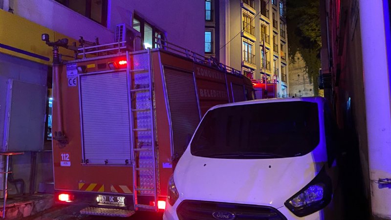 Fırında unutulan yağ yüzünden… GAZİPAŞA CADDESİNDE YANGIN! - 2