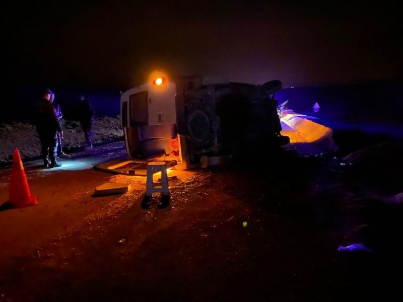 İŞÇİLERİ TAŞIYAN MİNİBÜS DEVRİLDİ: 13 YARALI  - 3