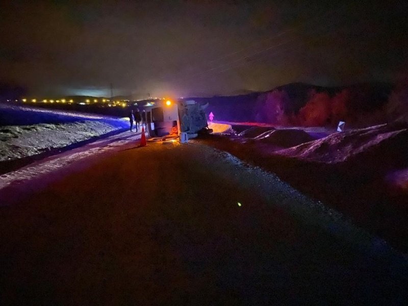 İŞÇİLERİ TAŞIYAN MİNİBÜS DEVRİLDİ: 13 YARALI  - 4