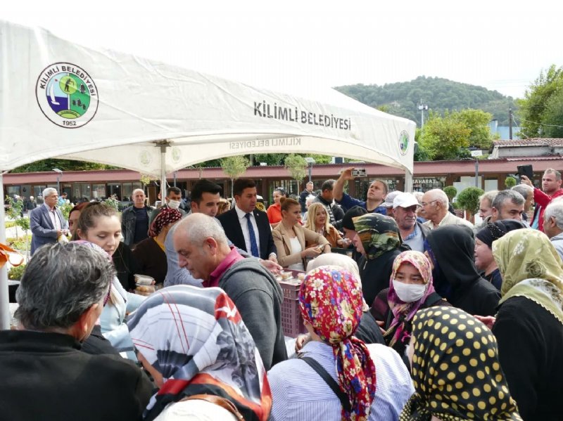 KAYMAKAM VE BELEDİYE BAŞKANI LOKMA DAĞITTI - 3