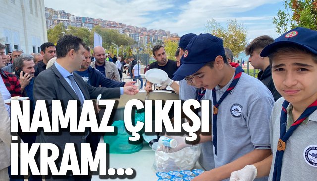 LİSESİ ÖĞRENCİLERİ NAMAZ ÇIKIŞI İKRAMDA BULUNDU