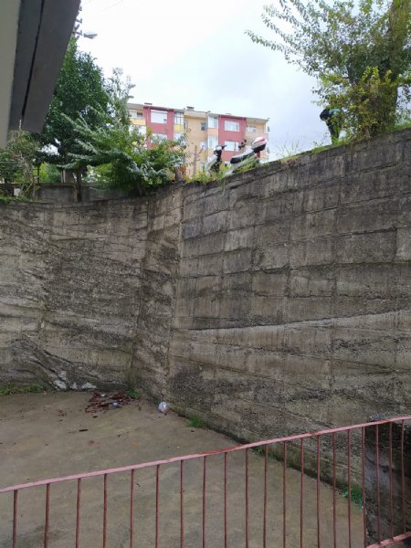 MOTOSİKLET SÜREN ÇOCUK 6 METRE YÜKSEKTEN DÜŞTÜ - 1