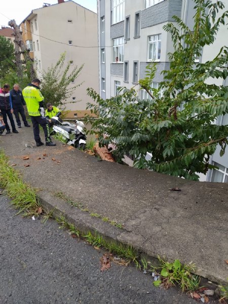 MOTOSİKLET SÜREN ÇOCUK 6 METRE YÜKSEKTEN DÜŞTÜ - 2
