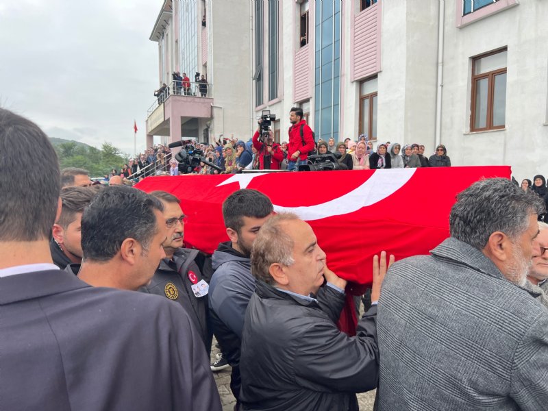 Omuz omuza çalışan üç arkadaş… YAN YANA UĞURLANDILAR - 1