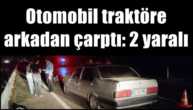 Otomobil traktöre arkadan çarptı: 2 yaralı