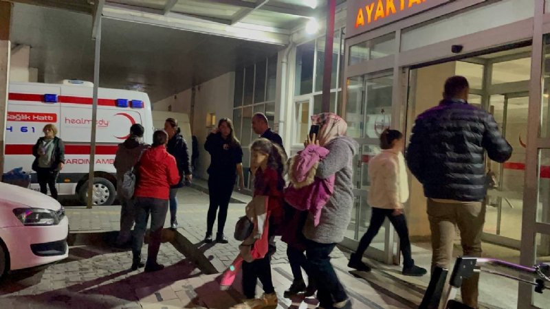 40 öğrenci hastaneye kaldırıldı... BESİN ZEHİRLENMESİ ŞÜPHESİ - 7